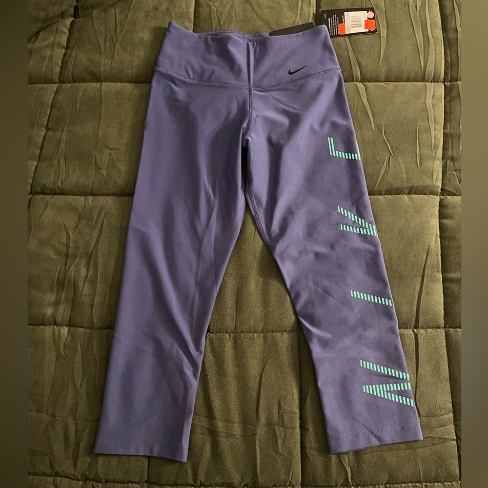 Women’s Nike Crop Leggings size xs
